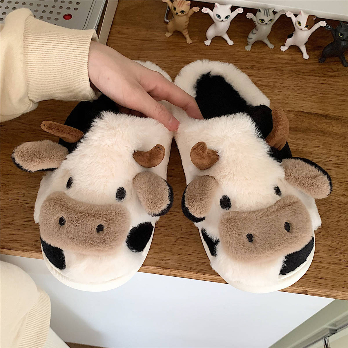 Cute Cow Animal Slippers for Women & Girls – Kawaii Soft Fluffy Winter Warm Cartoon Milk Cow House Slippers