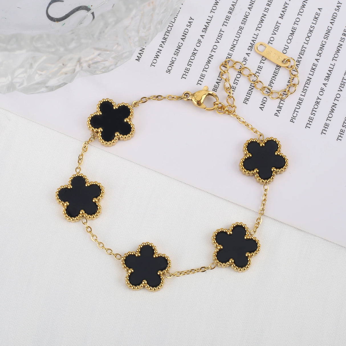 Elegant Clover Bracelet for Women – Adjustable Five-Petal Design