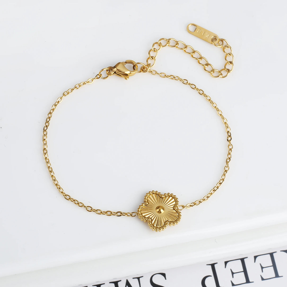 Elegant Clover Bracelet for Women – Adjustable Five-Petal Design