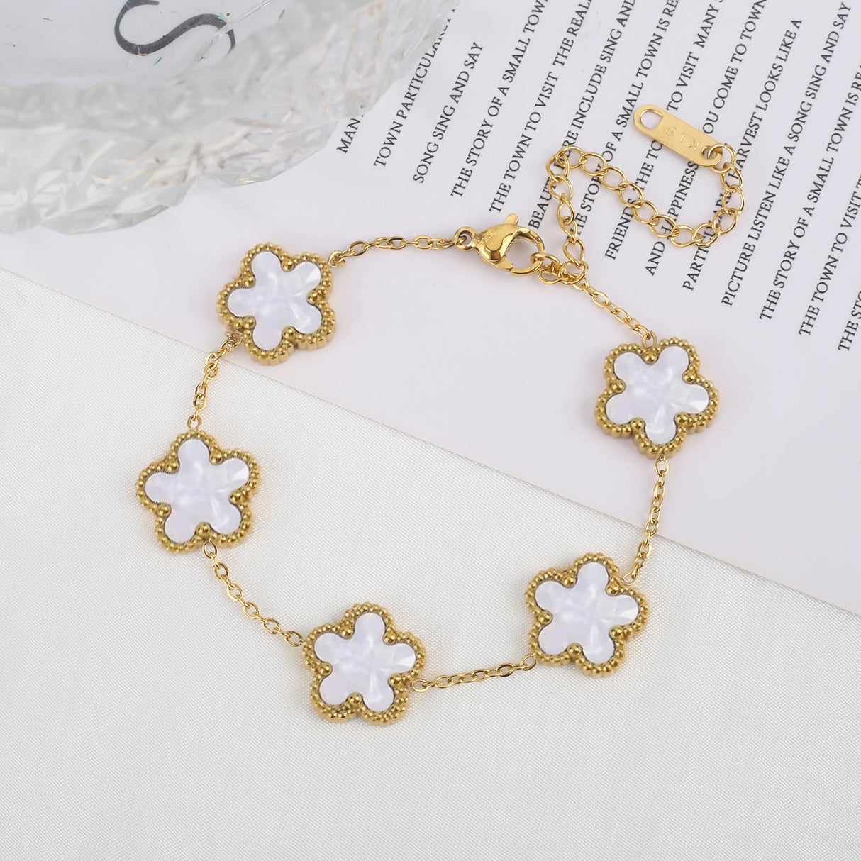 Elegant Clover Bracelet for Women – Adjustable Five-Petal Design
