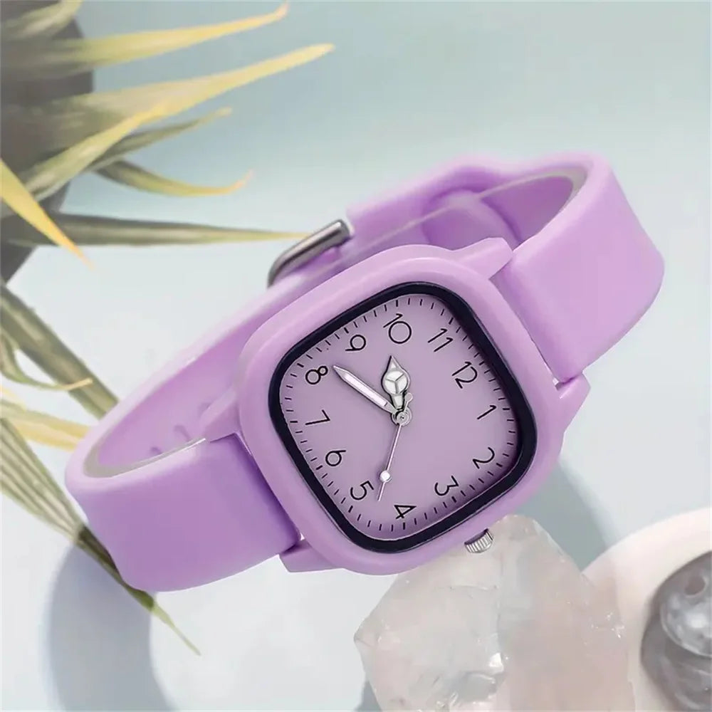 Casual and fashionable square quartz watch