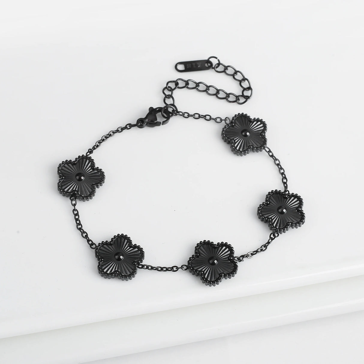 Elegant Clover Bracelet for Women – Adjustable Five-Petal Design