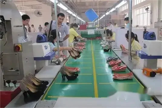 Women’s Chunky Heel Buckle Designer Slippers