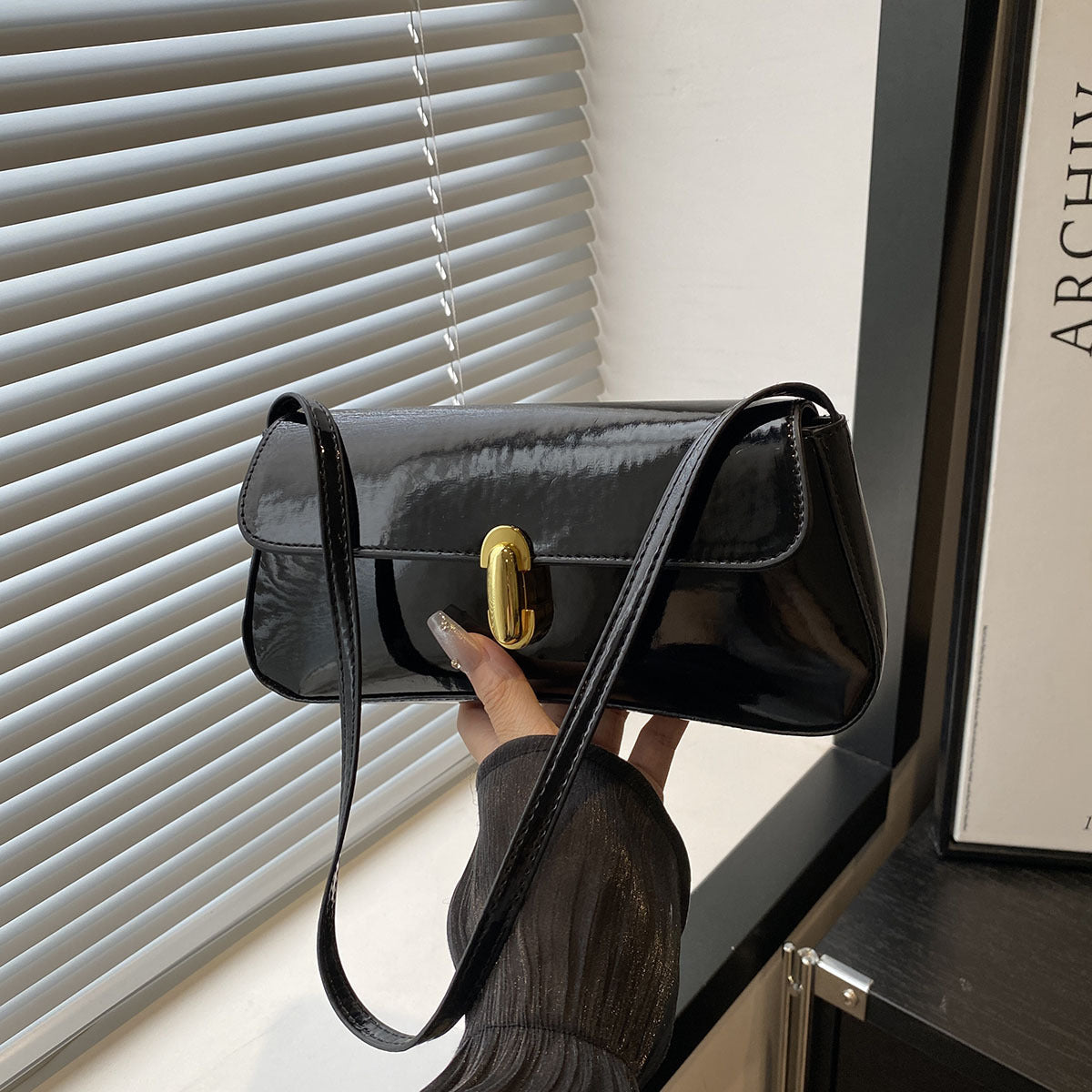 A Chic Niche French Underarm Bag