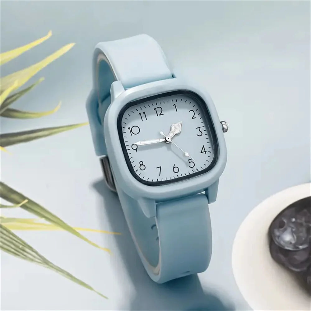 Casual and fashionable square quartz watch