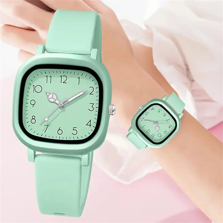 Casual and fashionable square quartz watch