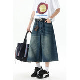 “Model wearing 2025 men’s trendy high-waisted wide-leg cropped jeans in light blue denim – casual summer streetwear look