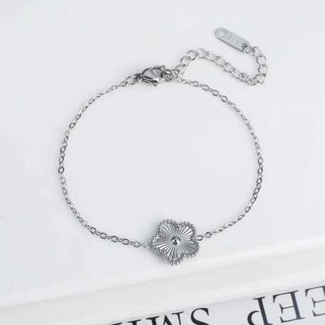 Elegant Clover Bracelet for Women – Adjustable Five-Petal Design