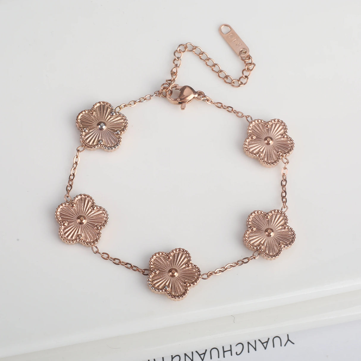 Elegant Clover Bracelet for Women – Adjustable Five-Petal Design